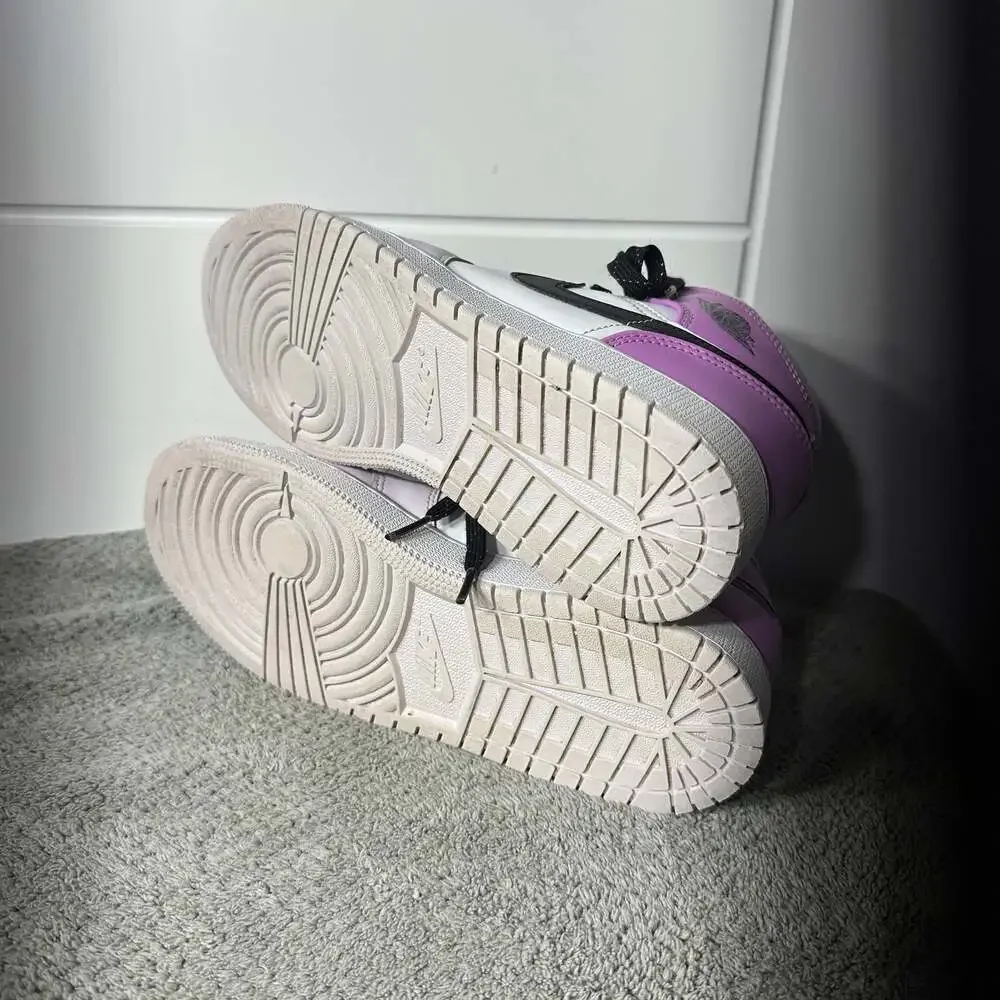 Nike step out